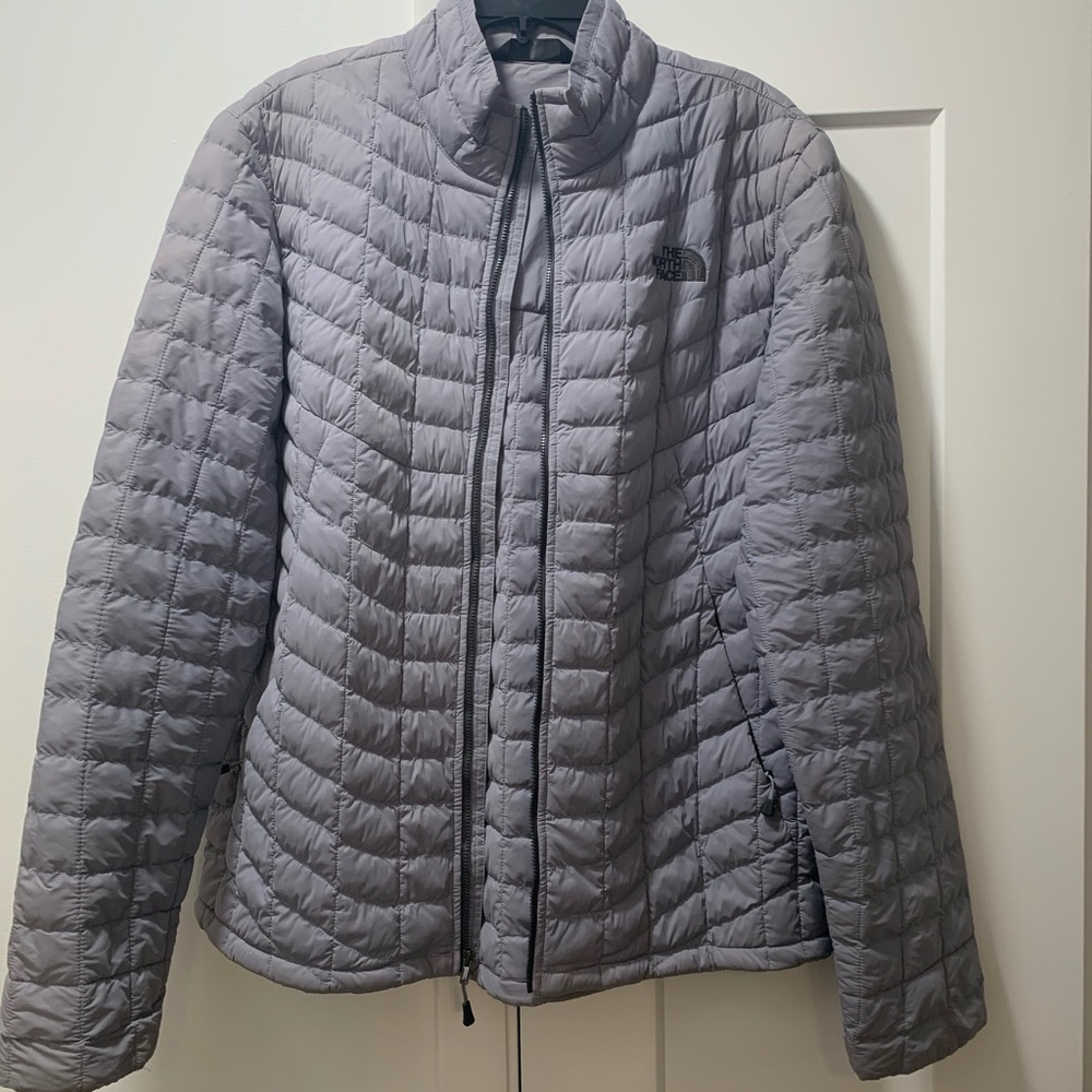 grey north face puffer jacket